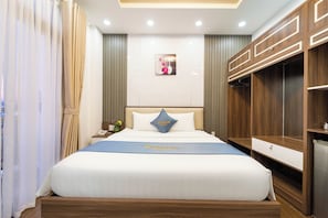 Habitación de lujo, 1 cama King size, balcón, vista al río | Minibar, escritorio, cortinas blackout y wifi gratis 