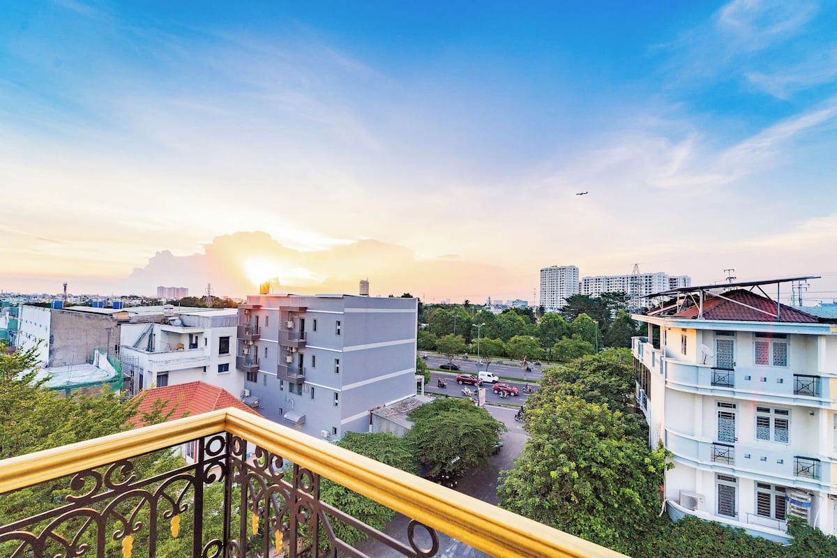 Luxury Room, 1 King Bed, Balcony, City View | Minibar, desk, blackout curtains, free WiFi