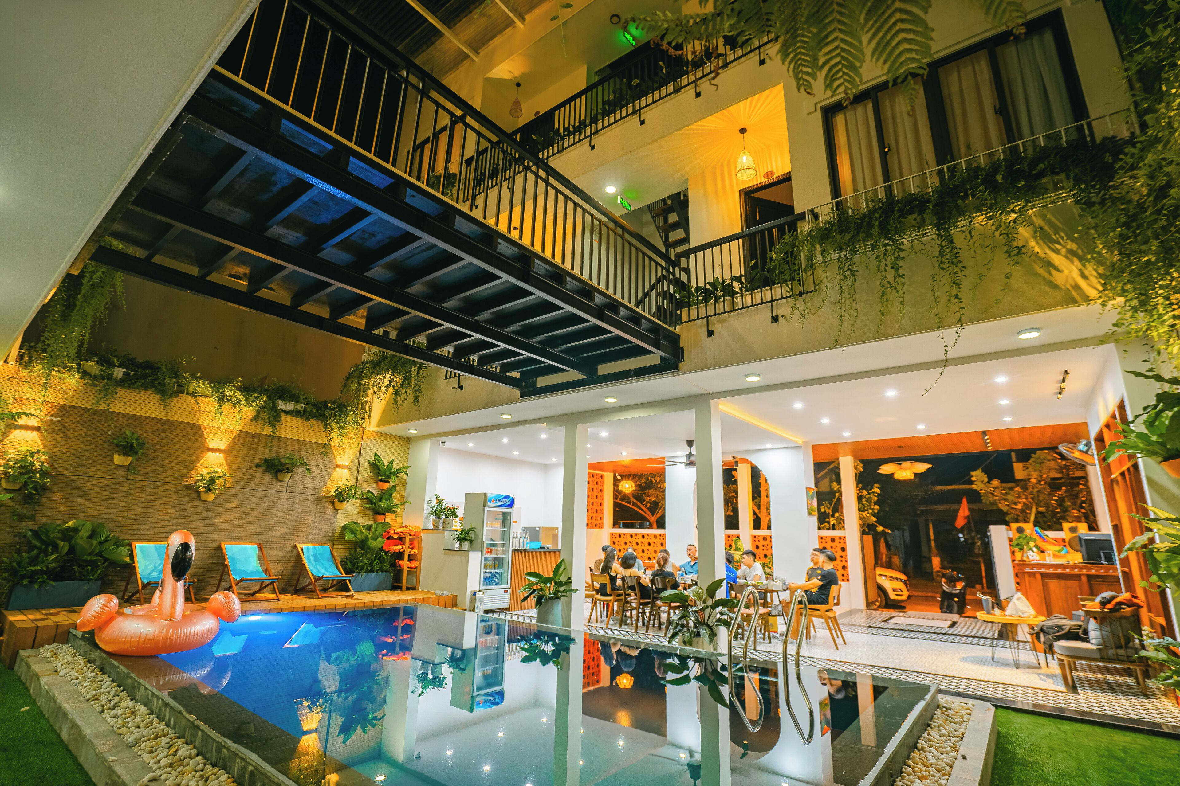 Outdoor pool, sun loungers