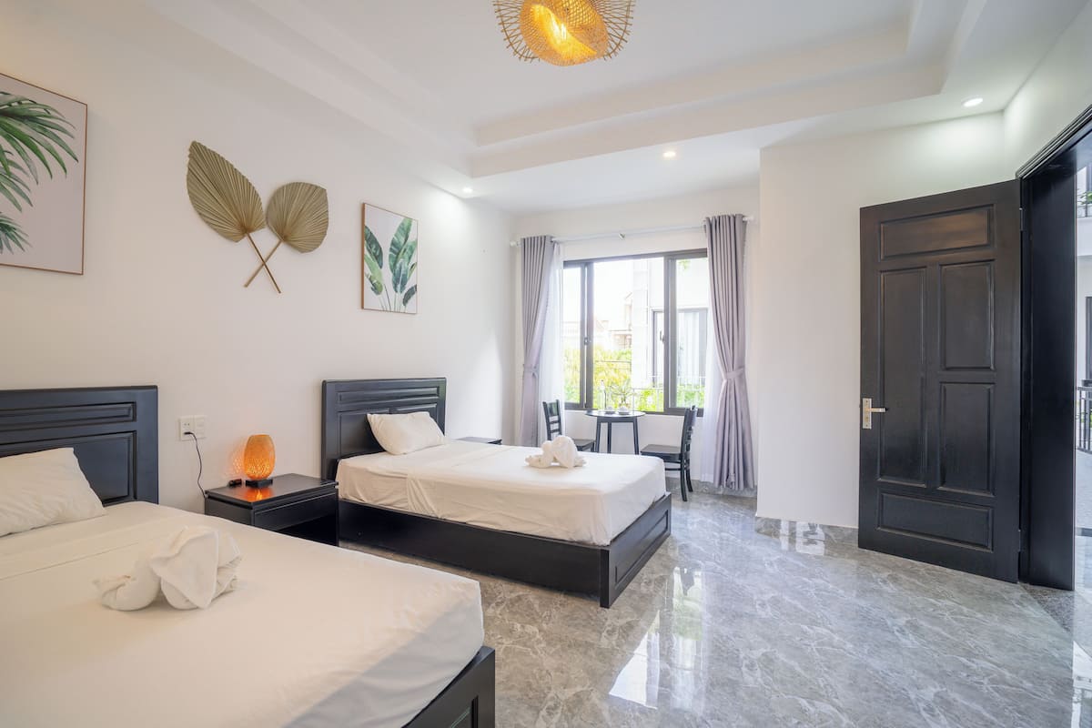 Quarto casal ou duplo luxo | Frigobar, escrivaninha, cortinas blackout, quartos à prova de som