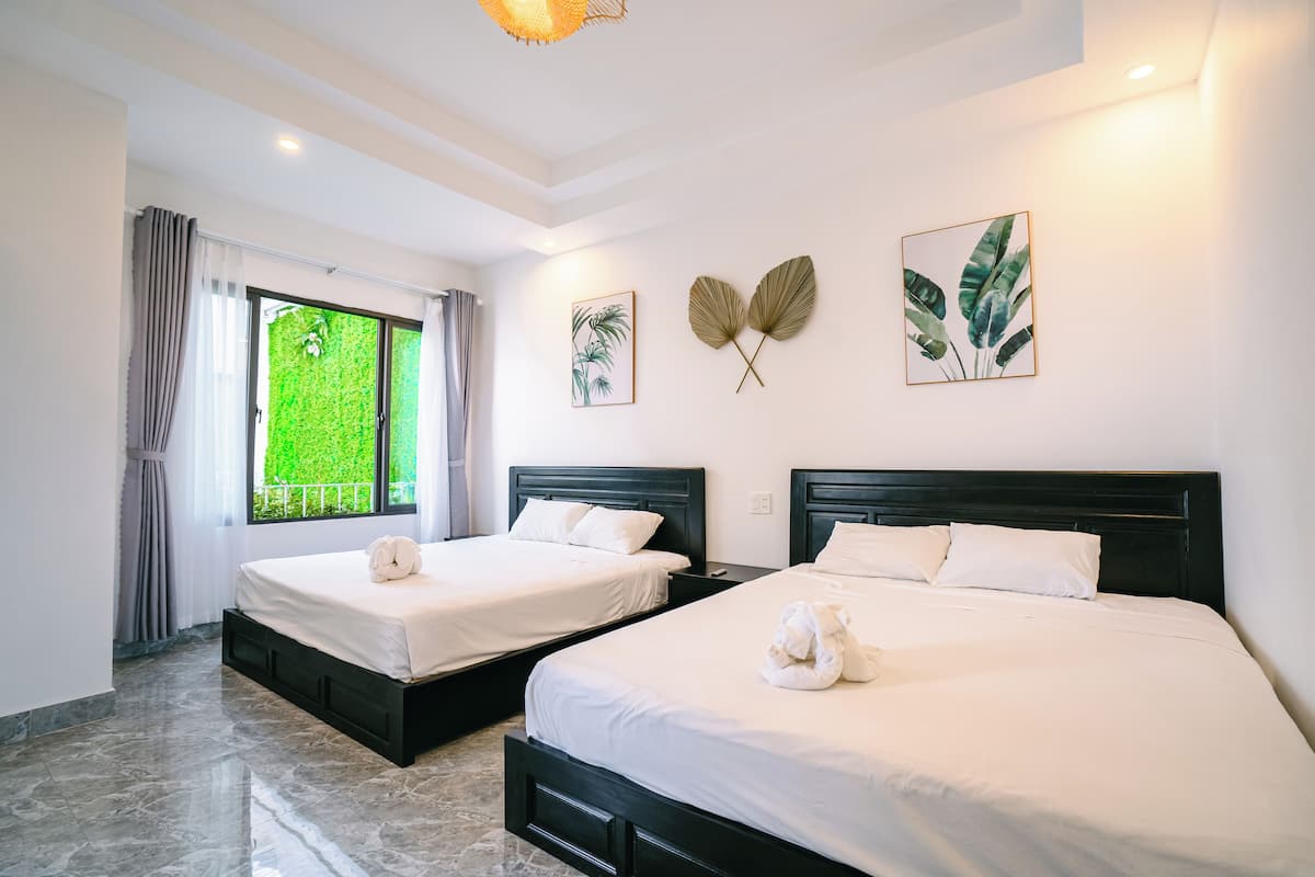 Quarto família, sacada | Frigobar, escrivaninha, cortinas blackout, quartos à prova de som