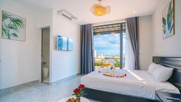 Double Room | Minibar, desk, blackout drapes, soundproofing