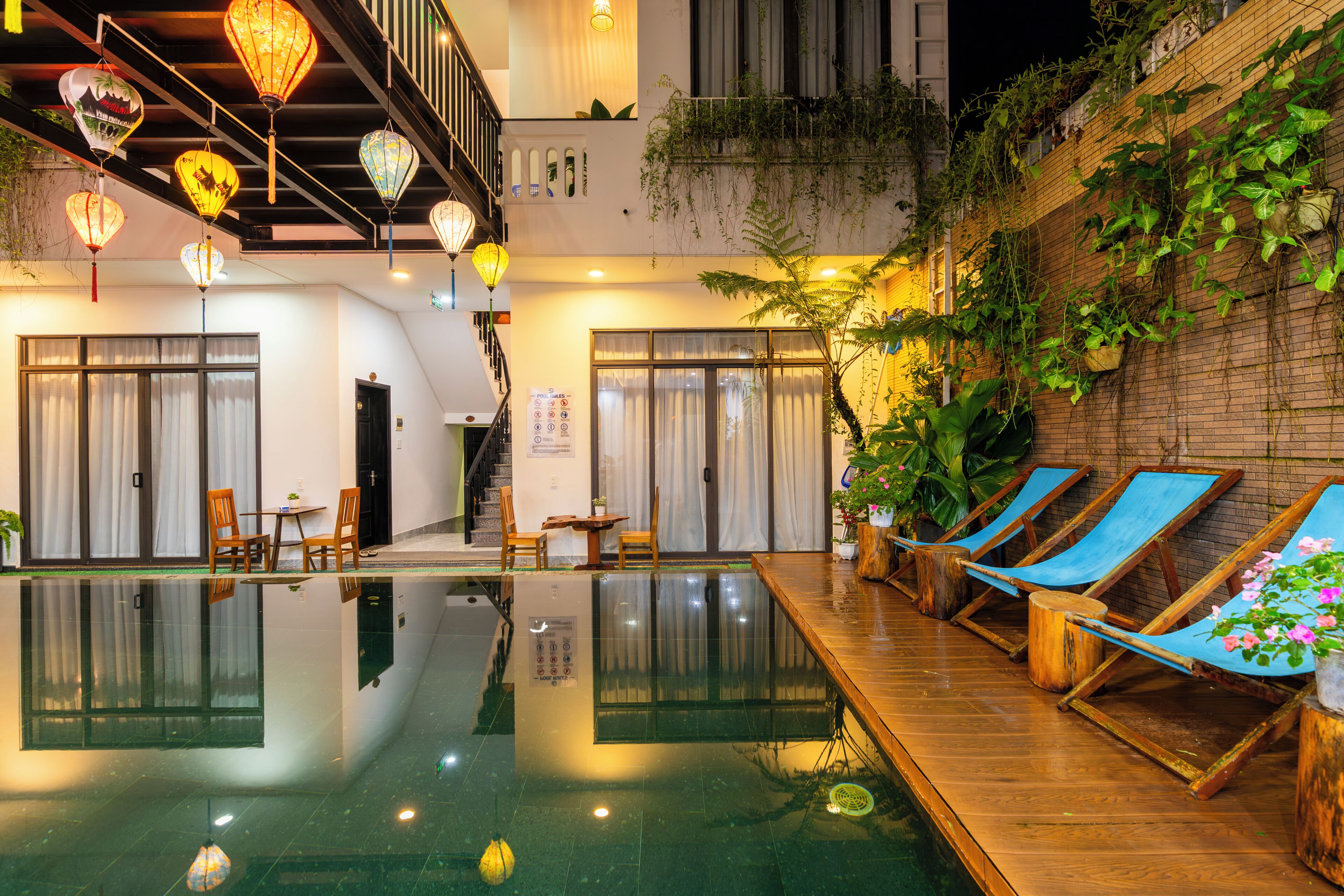 Outdoor pool, sun loungers