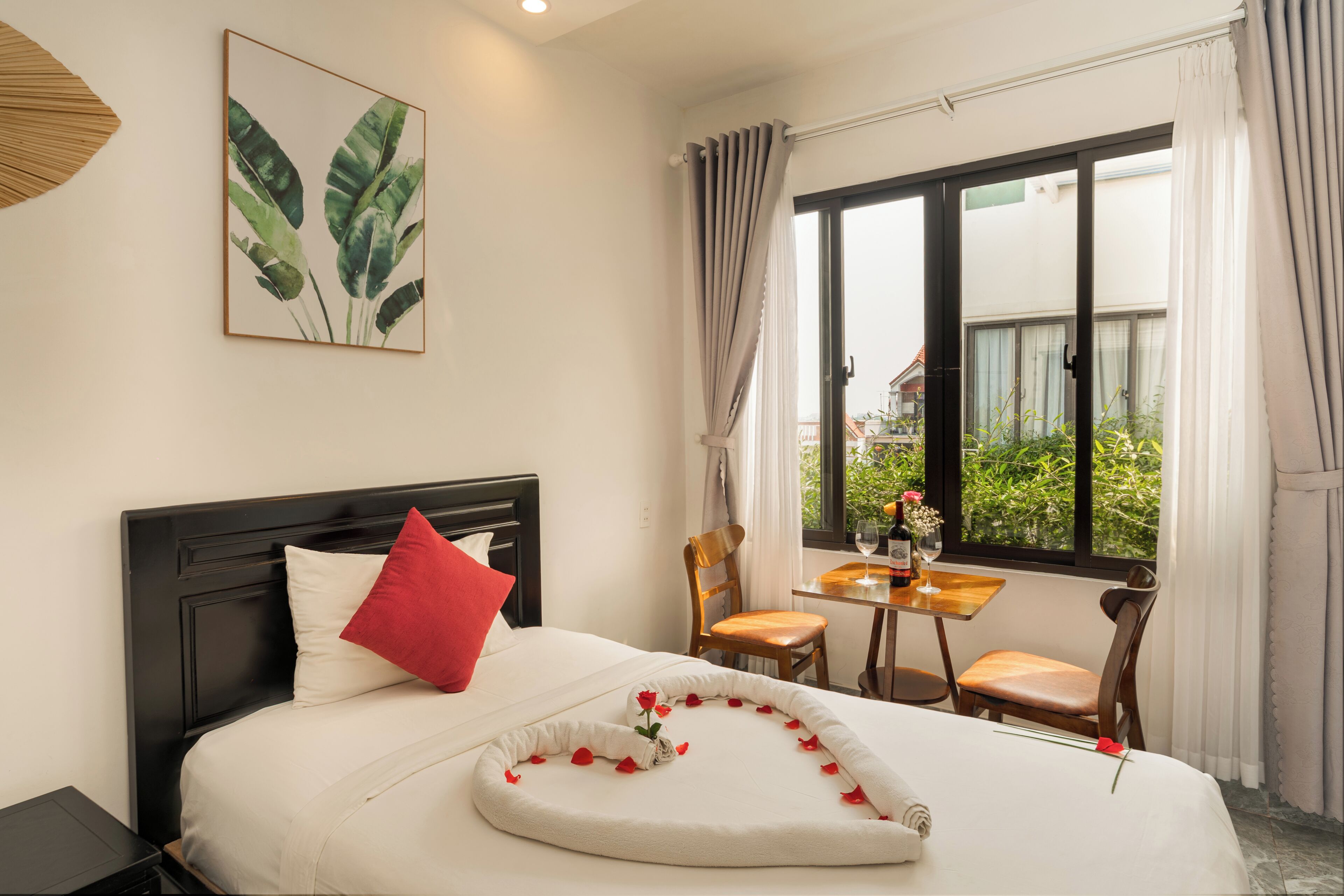 Tremannsrom – deluxe | Minibar, skrivebord, blendingsgardiner og lydisolert