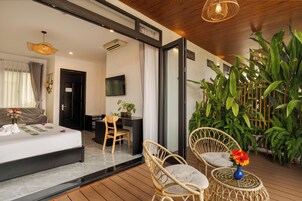 Minibar, escritorio, cortinas blackout y sistema de insonorización 