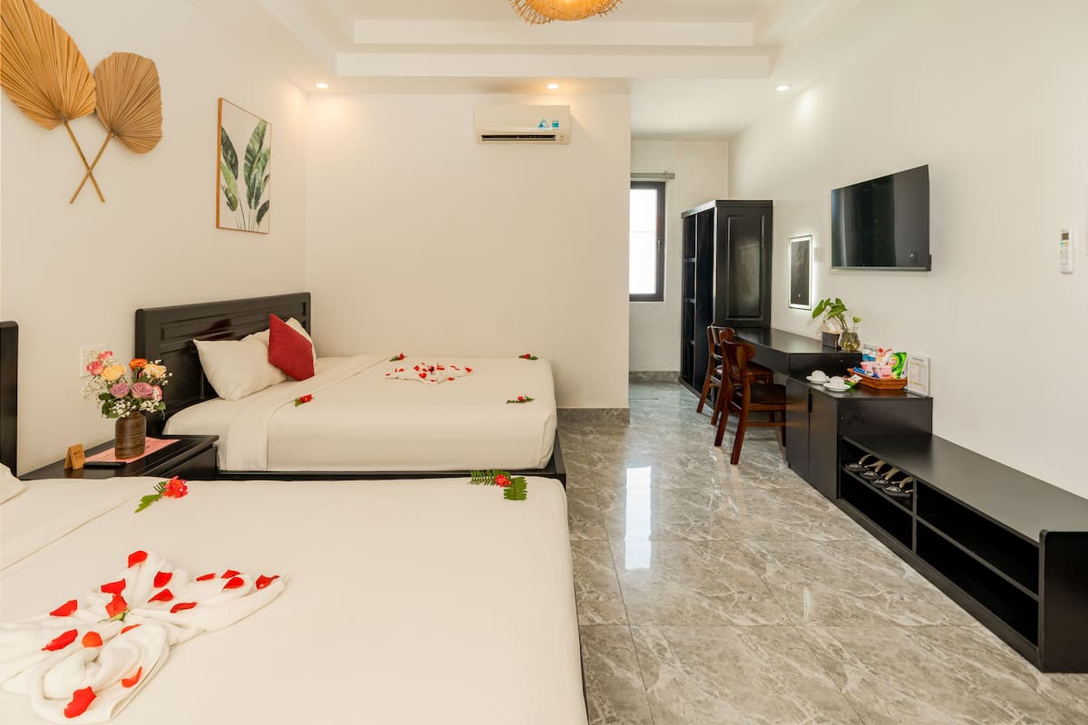 Family Room, Balcony