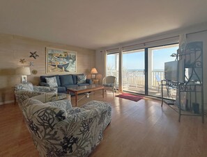 Living area - Shores of Surfside I 103 - Oceanfront in Surfside Beach (Surfside Beach)