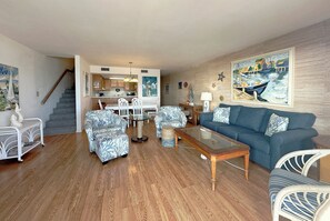 Living area - Shores of Surfside I 103 - Oceanfront in Surfside Beach (Surfside Beach)