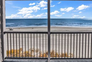On the beach - Ocean Cove 309 - Oceanfront in Garden City Beach (Garden City Beach)
