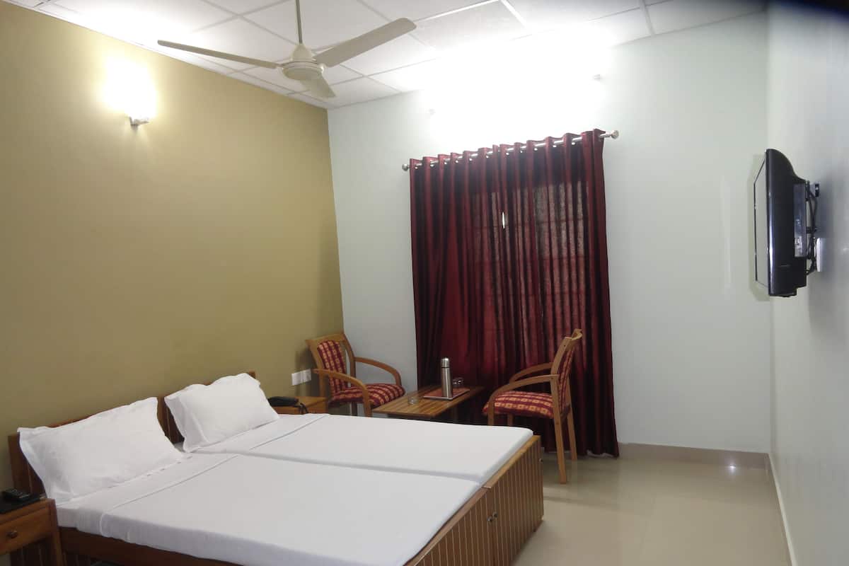 Comfort non A/C | Premium bedding, individually decorated, individually furnished