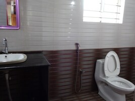 Ducha, toallas, jabón, shampoo