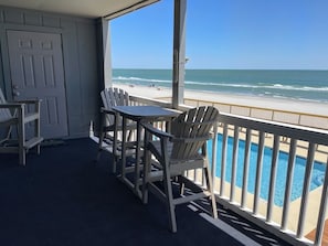 Outdoor dining - Mariner's Watch 204 - Oceanfront in Garden City Beach (Garden City)