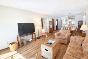 Living area - Maritime Place A9 - Oceanfront in Garden City Beach (Garden City)