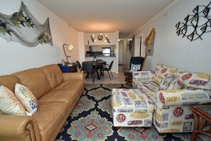 TV - Sea Oaks 304 - Oceanfront in Garden City Beach (Garden City)