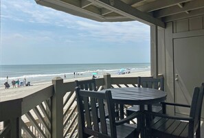 Outdoor dining - Maritime Place A2 - Oceanfront in Garden City Beach (Garden City)