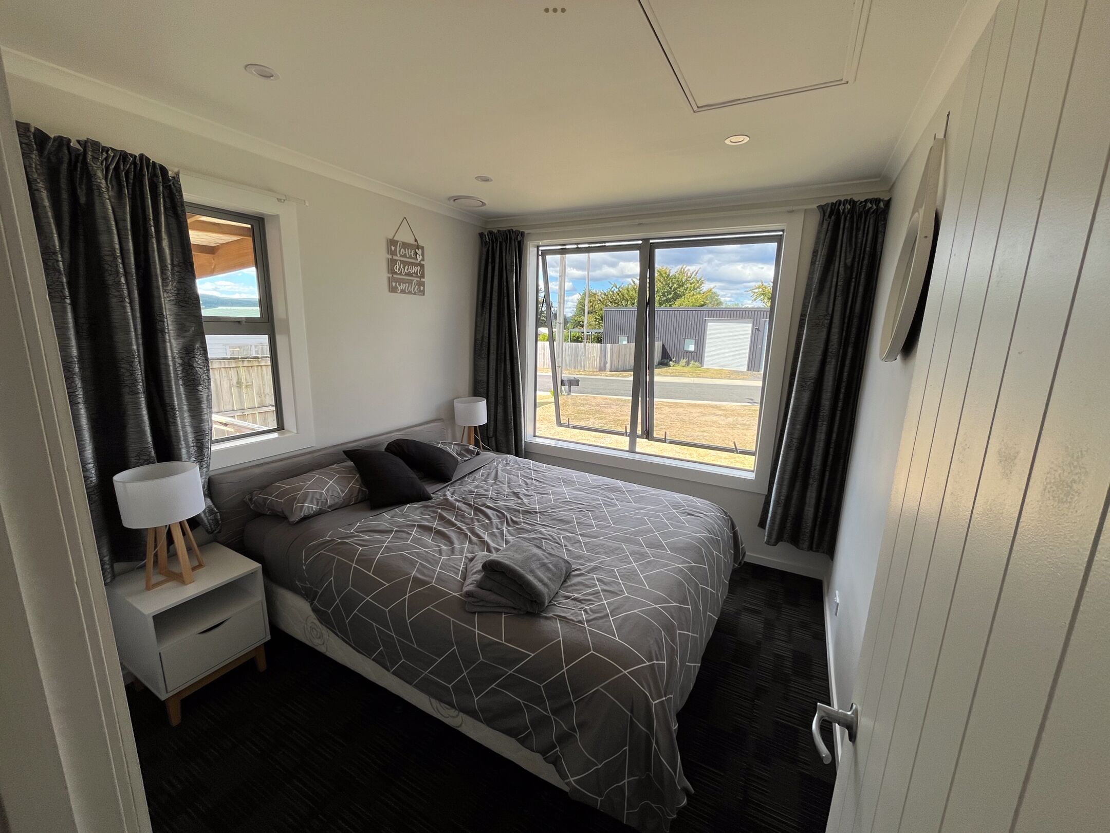 4 chambres, bureau, Wi-Fi gratuit, draps fournis