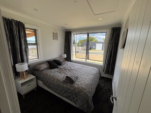 4 bedrooms, desk, free WiFi, bed sheets