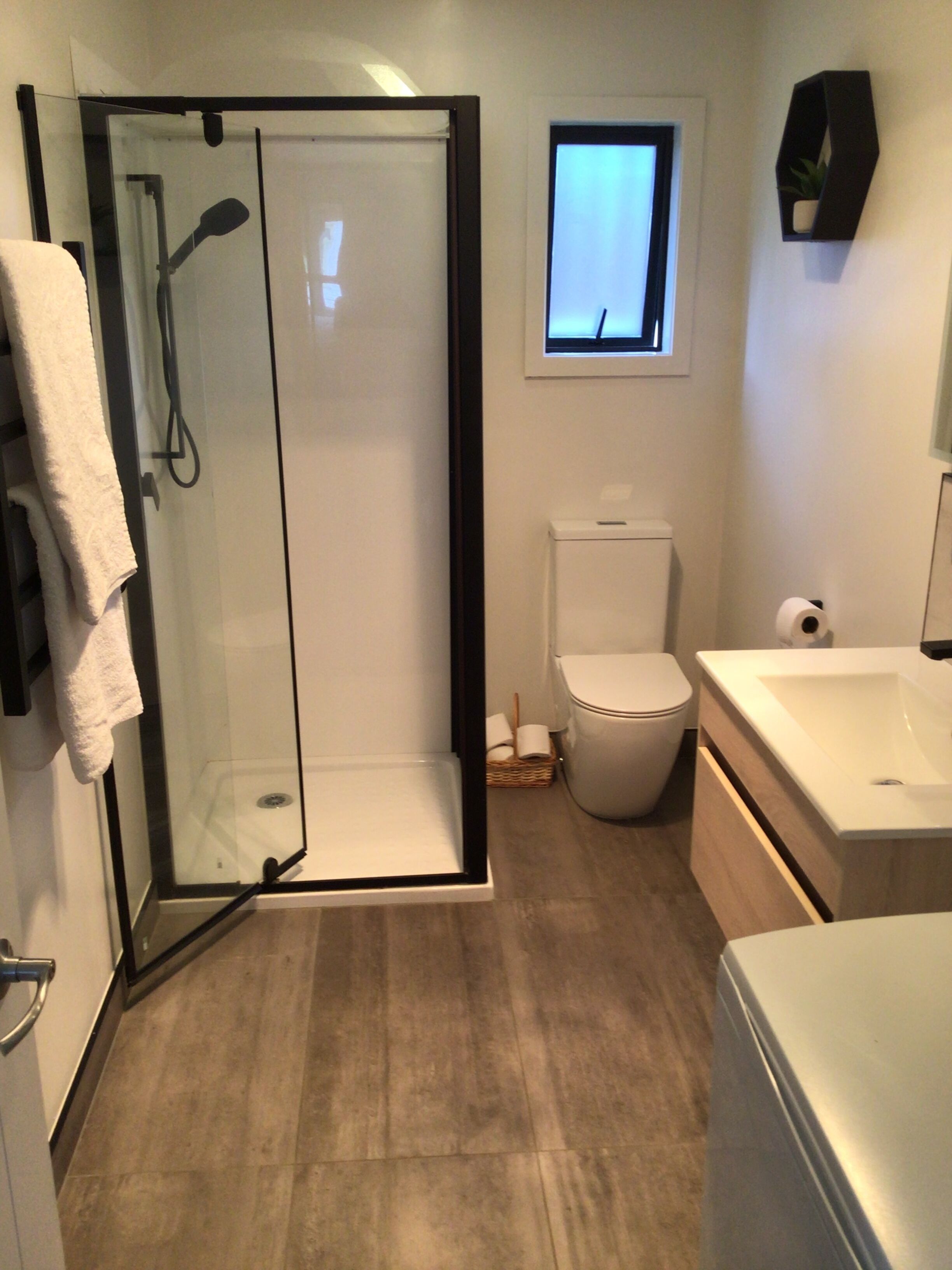 Doccia, asciugamani, sapone, shampoo