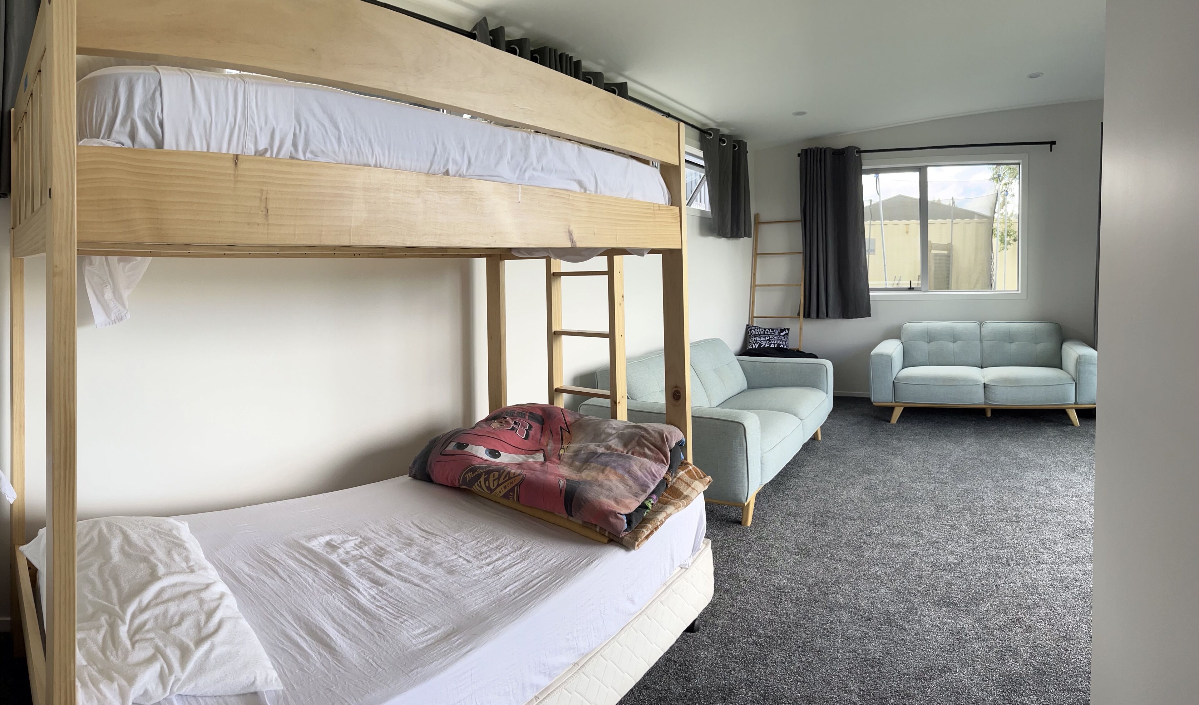 4 bedrooms, desk, free WiFi, bed sheets