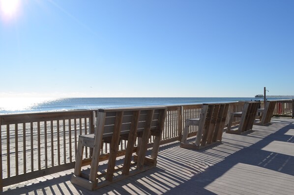 On the beach - Sea Oaks 310 - Oceanfront Complex (Oceanview Unit) in Garden City Beach (Garden City)