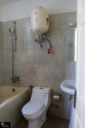 Combined shower/bathtub, towels, soap, shampoo