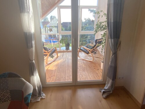 Ruhige Ferienwohnung mit hellem Wintergarten und wieder mit Pool!