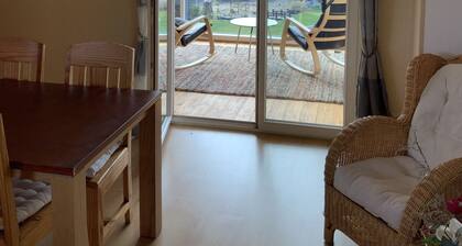 Ruhige Ferienwohnung mit hellem Wintergarten und wieder mit Pool!