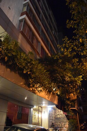 المنشأة من الخارج