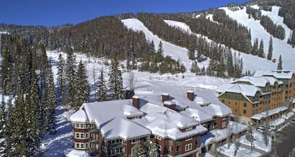 Some of the best direct ski access on the mountain!! 2 bedroom with beautiful valley views!!