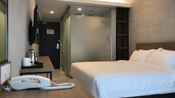 Desk, laptop workspace, iron/ironing board, free WiFi