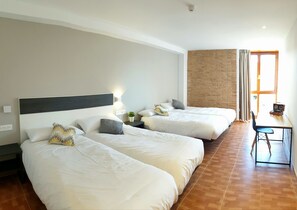 Economy Quadruple Room | Premium bedding, down comforters, desk, laptop workspace - B&B La Atalaya (Olite)