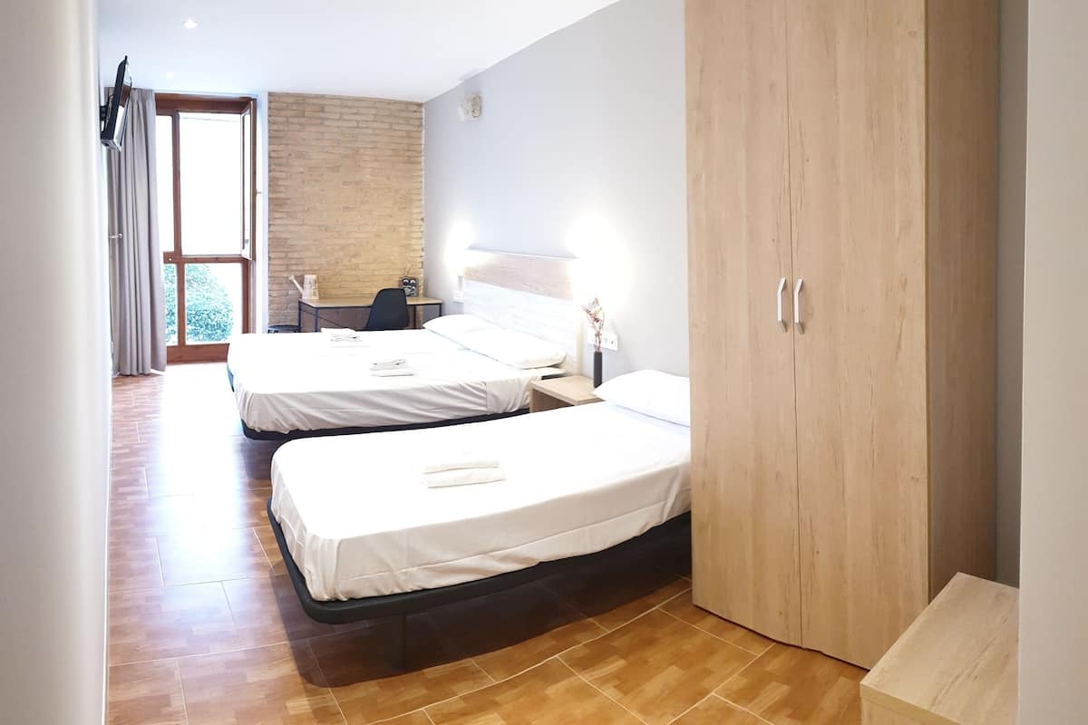 Ropa de cama de alta calidad, cubrecamas y escritorio