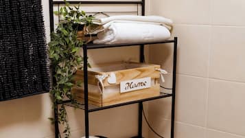 Superior Apartment, Terrace, Ground Floor | Bathroom | Shower, towels