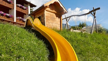 Children’s play area – outdoor
