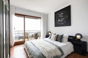 6 bedrooms, iron/ironing board, free WiFi, bed sheets - Panoramic Sea View and Private Pool (Lloret de Mar)