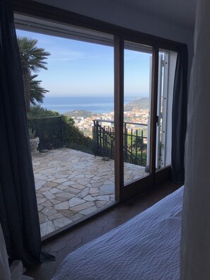 6 slaapkamers, een strijkplank/strijkijzer, gratis wifi, beddengoed