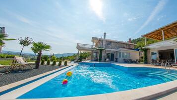 Piscine extérieure, piscine chauffée