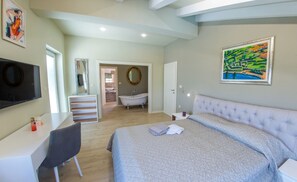 5 室のベッドルーム、デスク、アイロン / アイロン台、WiFi (無料)