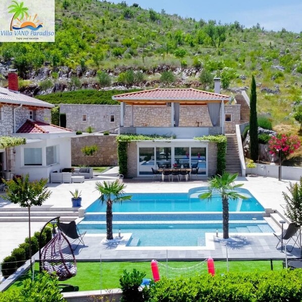 屋外プール、温水プール