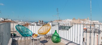 Arcuéve Dwelling overlooking the old town and the sea