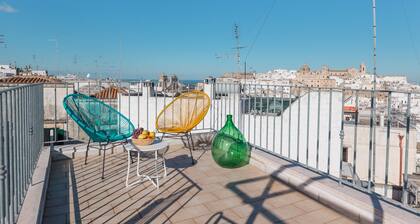 Arcuéve Dwelling overlooking the old town and the sea