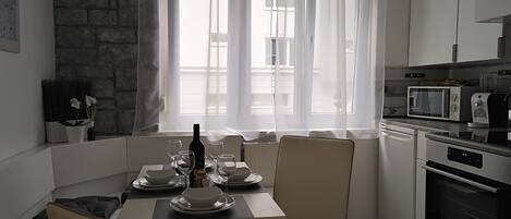 Geladeira, fogão, cooktop, lava-louças