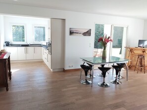 Dining - Peaceful 3* Apartment in Ascain with Garden and WIFI (Ascain)