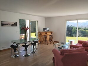 Interior - Peaceful 3* Apartment in Ascain with Garden and WIFI (Ascain)