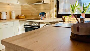 Kühlschrank, Mikrowelle, Ofen, Geschirrspüler