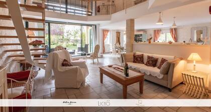 El granero Bellefontaine encaramado en su colina