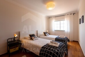 3 habitaciones, tabla de planchar con plancha y wifi gratis 