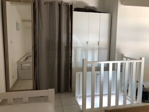 1 Schlafzimmer, Bügeleisen/Bügelbrett, Reisekinderbett, kostenloses WLAN