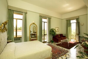 ห้องเอ็กซ์คลูซีฟสวีท | ผ้านวมขนเป็ด, มินิบาร์, ตู้นิรภัยในห้องพัก, ห้องเก็บเสียง