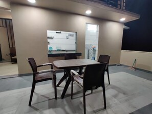 Dining - Sukhmani Homestays. Your own space in a private bungalow. (KOLKATA)